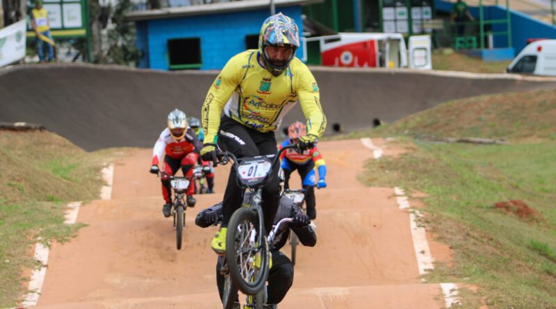 Piloto de Gaspar Vence Etapa do Campeonato Paulista de BMX