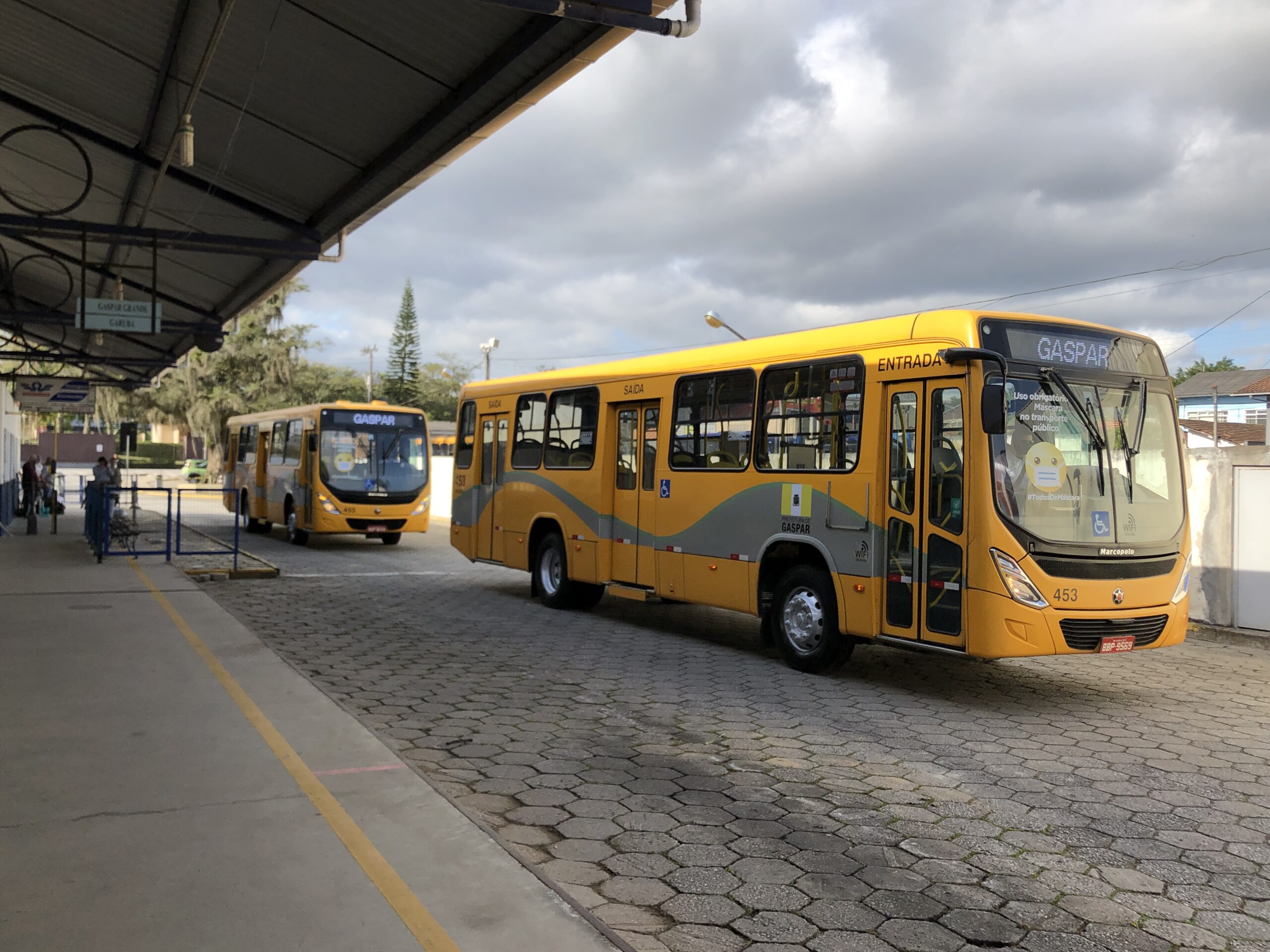 Passeio de ônibus urbano de passageiros versão móvel andróide iOS